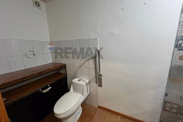 Local comercial en arriendo - calle brasil pucón