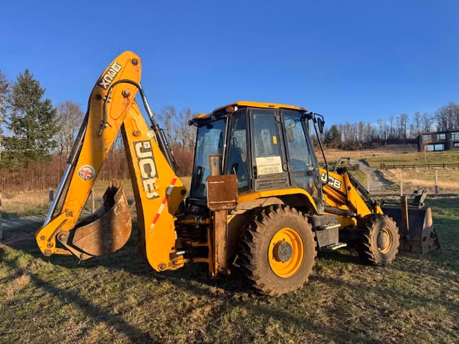 RETROEXCAVADORA JCB 3CX 4x4 AÑO 2022