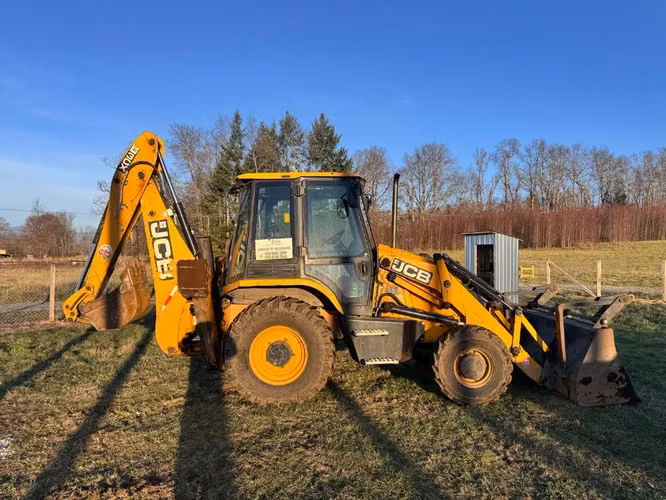 RETROEXCAVADORA JCB 3CX 4x4 AÑO 2022