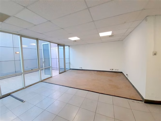 OFICINA 109 m2 planta libre, 155 patio uso y goce exclusivo