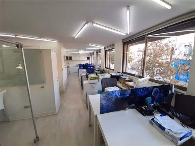 OFICINA 133 m2 4 baños construida el 2012, 4 estacionamientos 2 bod