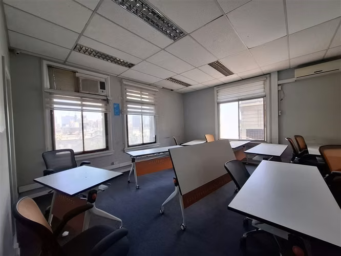 OFICINA PHILLIPS 8 privados 4 amplias salas, 8 baños en 502 m2