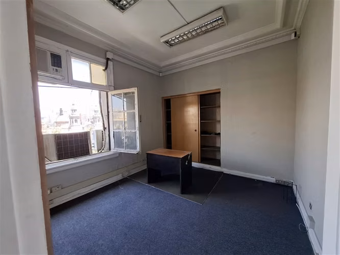 OFICINA PHILLIPS 8 privados 4 amplias salas, 8 baños en 502 m2