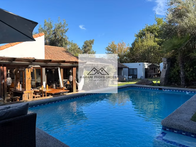 Hermosa casa no perimetral en tranquilo condominio - Imagen 2