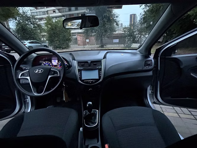Hyundai Accent RB GL Hatchback 2017 1.4 MT - 46.785 km - Se vende por no uso