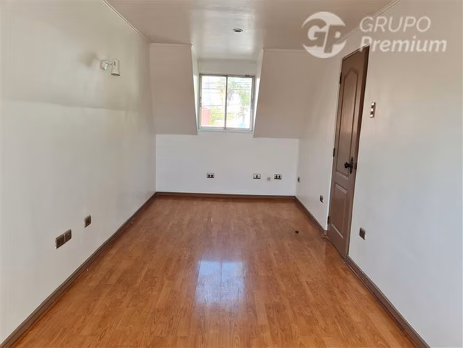 Casa en arriendo de 4 dorm. en San Bernardo - Mall Plaza Sur