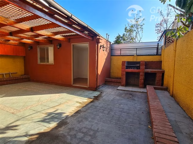 Casa en arriendo de 4 dorm. en San Bernardo - Mall Plaza Sur
