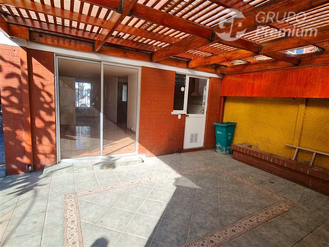 Casa en arriendo de 4 dorm. en San Bernardo - Mall Plaza Sur