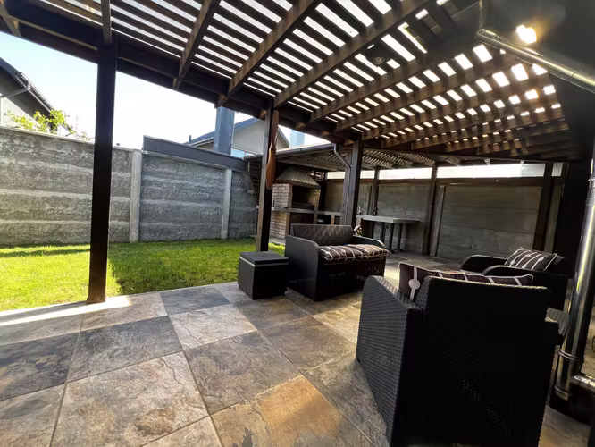 Nueva y amplia casa amoblada equipada