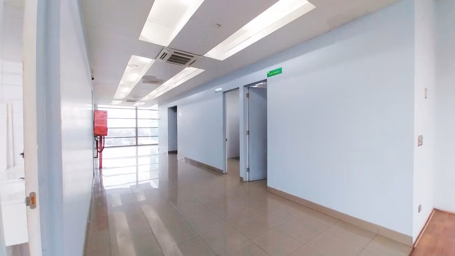 Edificio Completo - A Minutos del Centro - A Pasos de Autopistas - Excelente Ubicación