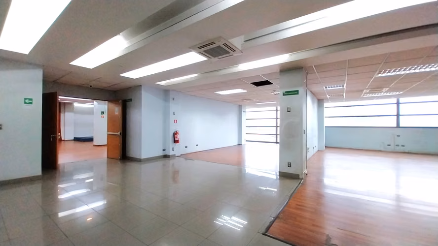 Edificio Completo - A Minutos del Centro - A Pasos de Autopistas - Excelente Ubicación