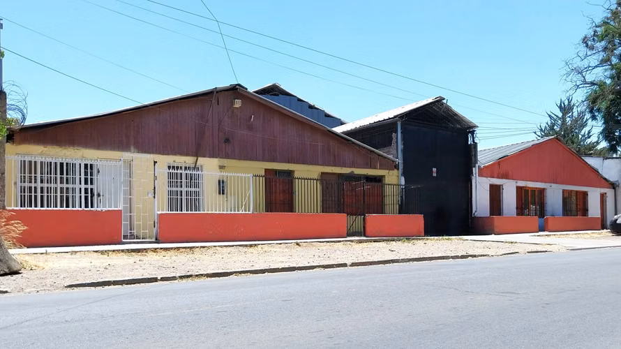 Galpón con Oficinas - Excelente Ubicación - Local Comercial