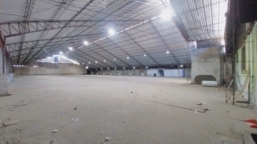 Galpón con Oficinas - Excelente Ubicación - Local Comercial