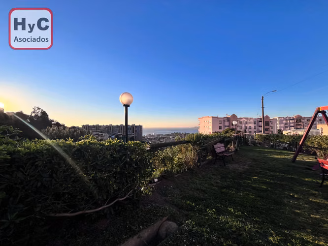 Amplio e Iluminado Departamento 3H2B | Estacionamiento y jardines