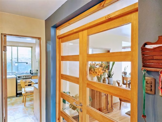 EXCELENTE!! Casa de 6 Dormitorios en Terreno de 750 m2  en J. S. Bach, Metro Rodrigo de Araya (L5)