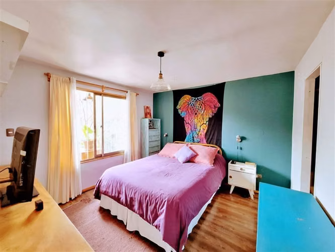EXCELENTE!! Casa de 6 Dormitorios en Terreno de 750 m2  en J. S. Bach, Metro Rodrigo de Araya (L5)