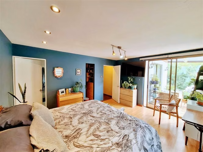 EXCELENTE!! Casa de 6 Dormitorios en Terreno de 750 m2  en J. S. Bach, Metro Rodrigo de Araya (L5)