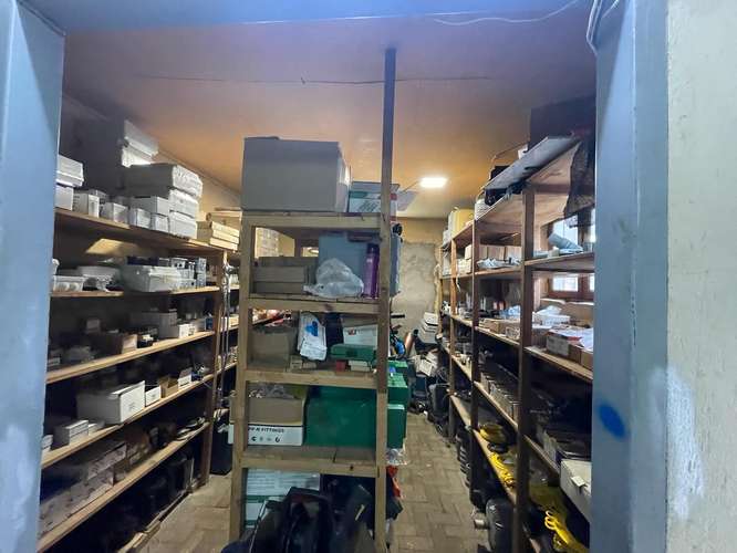 Amplia propiedad comercial con oficinas, taller y bodegas - Imagen 8