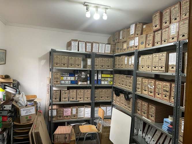 Amplia propiedad comercial con oficinas, taller y bodegas - Imagen 12