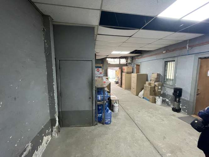 Amplia propiedad comercial con oficinas, taller y bodegas - Imagen 3