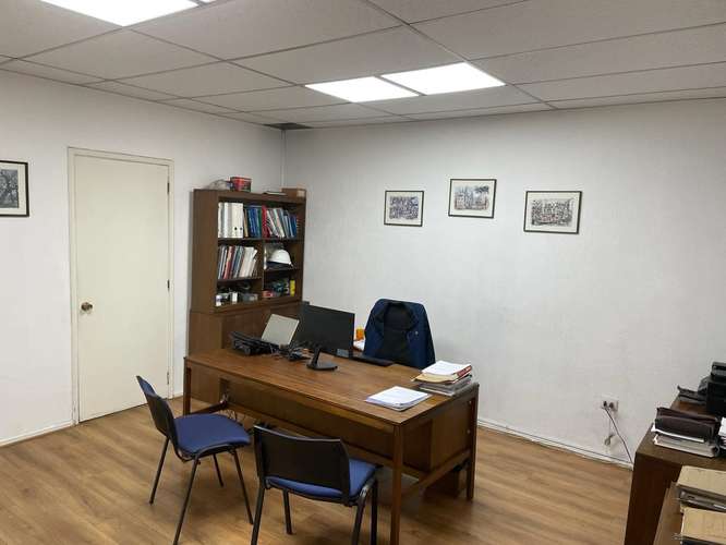 Amplia propiedad comercial con oficinas, taller y bodegas - Imagen 11