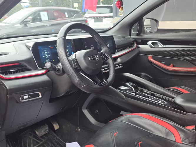 GEELY COOLRAY 1.5 AUT