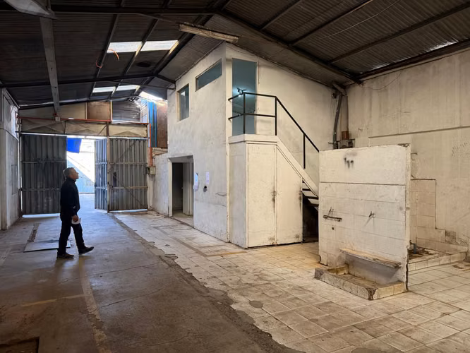 ARRIENDO GALPON INDUSTRIAL 500 M2 RECOLETA METRO EINSTEIN