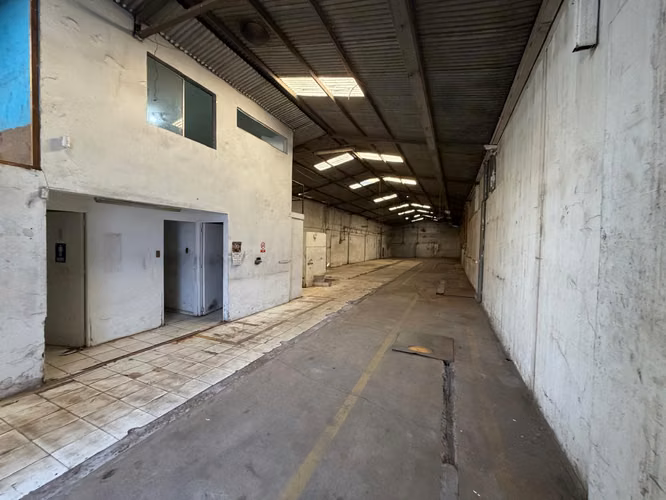 ARRIENDO GALPON INDUSTRIAL 500 M2 RECOLETA METRO EINSTEIN