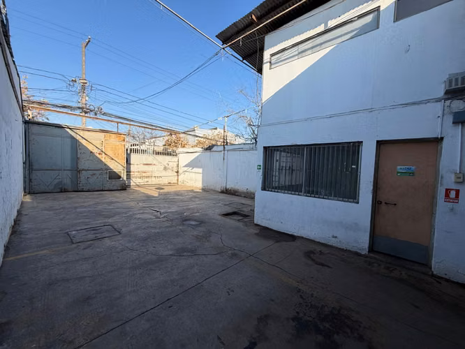ARRIENDO GALPON INDUSTRIAL 500 M2 RECOLETA METRO EINSTEIN