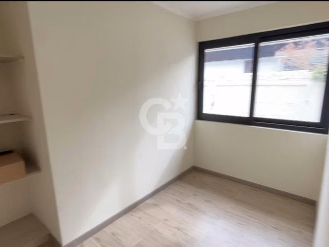 CASA REMODELADA - Al lado Colegio La Girouette
