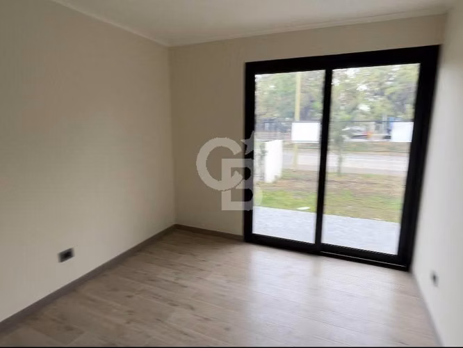 CASA REMODELADA - Al lado Colegio La Girouette