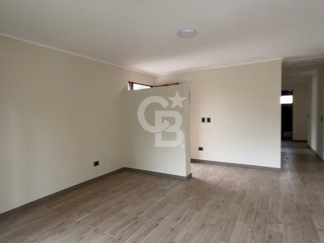 CASA REMODELADA - Al lado Colegio La Girouette