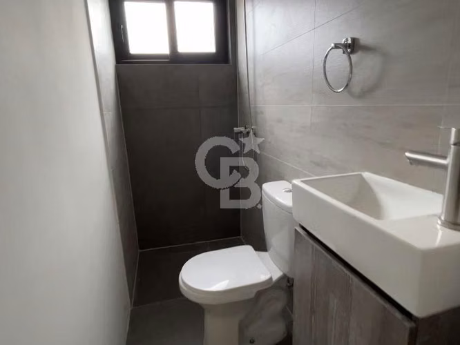 CASA REMODELADA - Al lado Colegio La Girouette