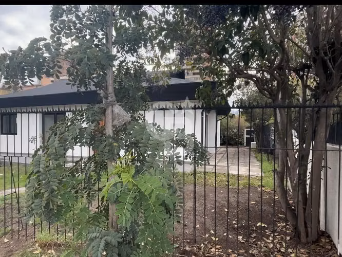 CASA REMODELADA - Al lado Colegio La Girouette