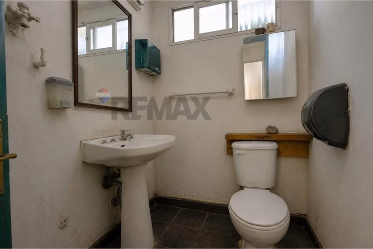 Amplia oficina comercial  – excelente ubicación