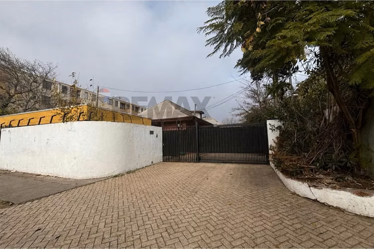 Se vende amplia casa  maipú centro