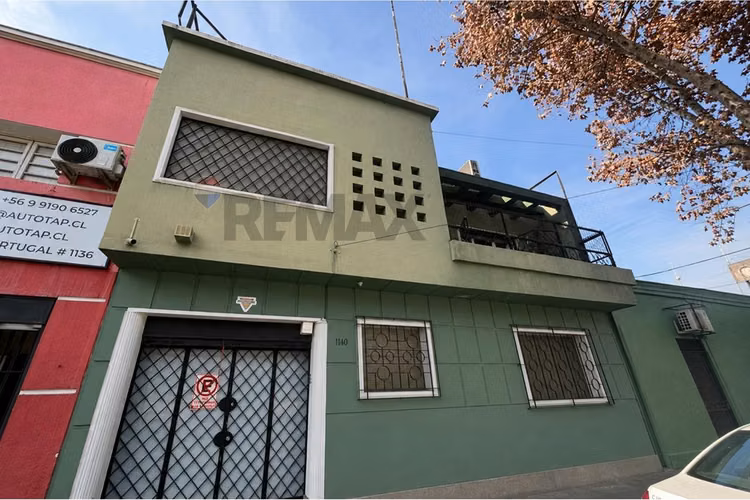 Edificio comercial remodelado en barrio portugal