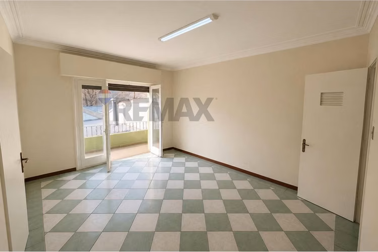 Edificio comercial remodelado en barrio portugal