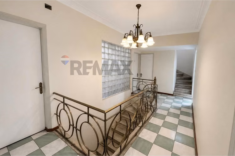 Edificio comercial remodelado en barrio portugal