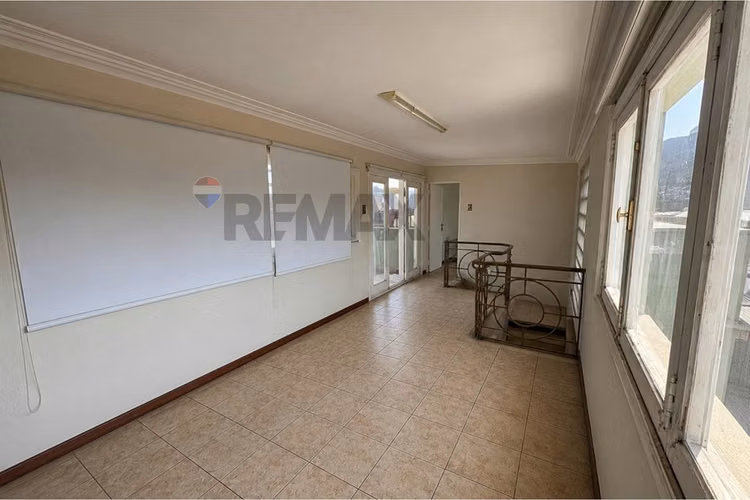 Edificio comercial remodelado en barrio portugal