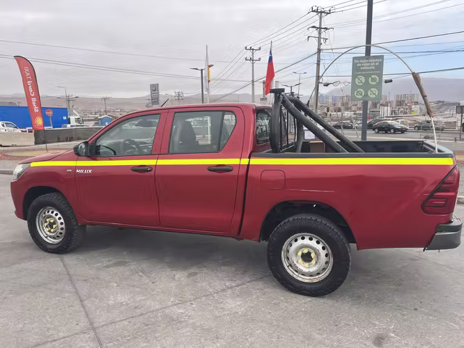 TOYOTA HILUX 2.4