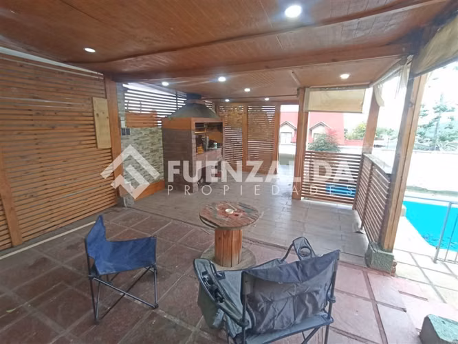 Casa en arriendo de 4 dorm, 3 baño, en La Florida