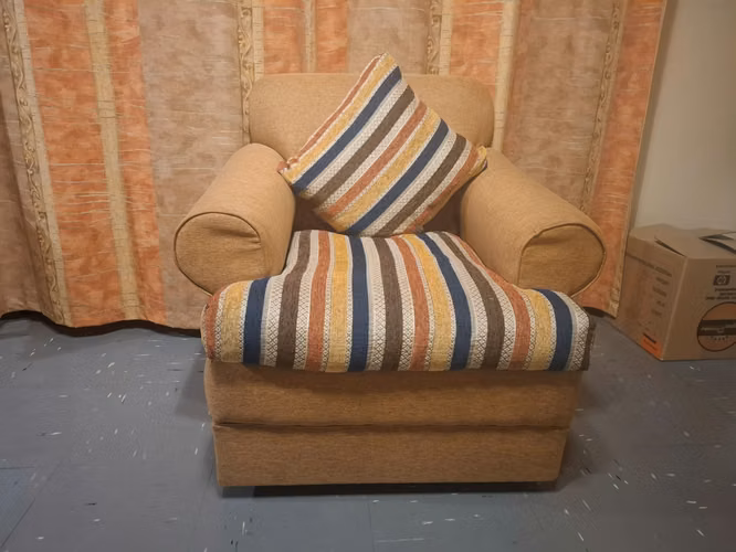 Vendo Living base madera natural y tapiz tela lino.