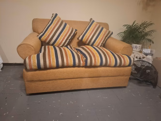 Vendo Living base madera natural y tapiz tela lino.