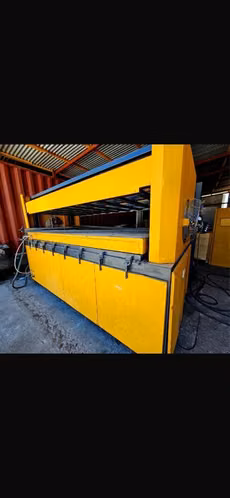 Máquina termoformadora industrial