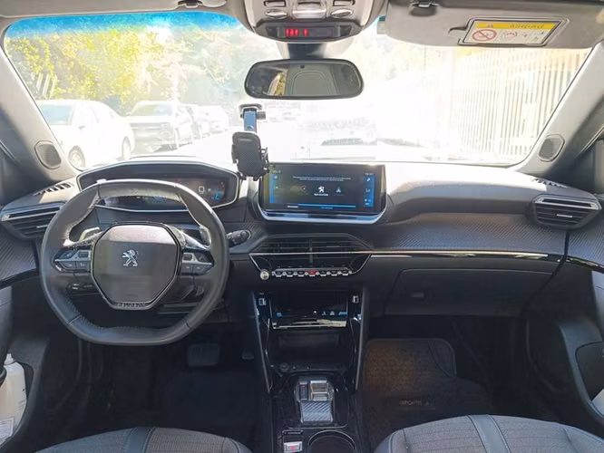 PEUGEOT 2008 ALLURE PACK BLUEHDI 130EAT8 - 2023 | 2663