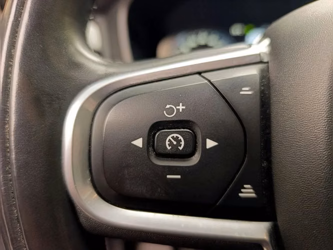 VOLVO XC60 T5 MOMENTUM - 2018 | 2543