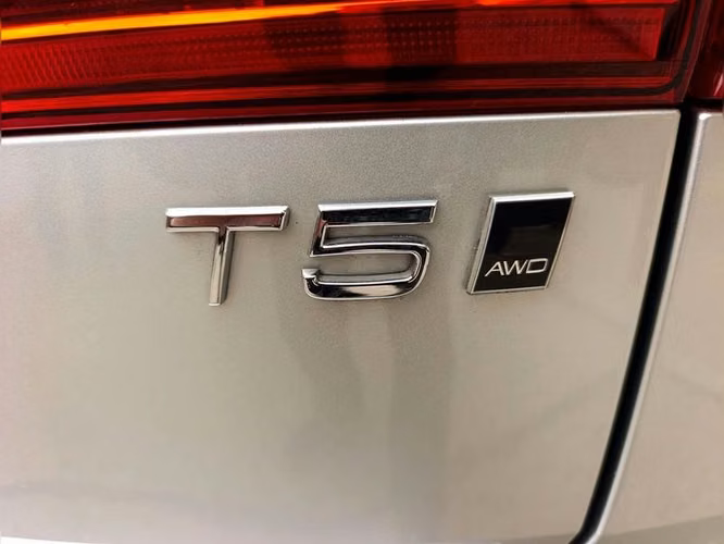 VOLVO XC60 T5 MOMENTUM - 2018 | 2543