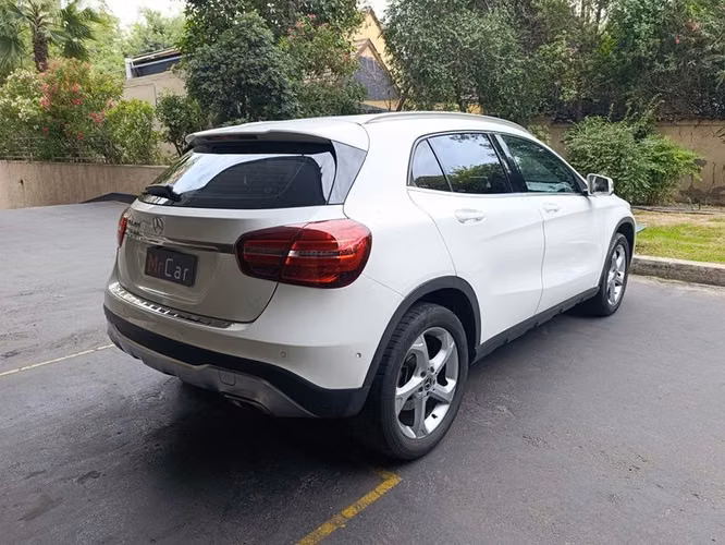 MERCEDES BENZ GLA 200 FL - 2020 | 2554