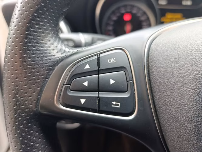 MERCEDES BENZ GLA 200 FL - 2020 | 2554